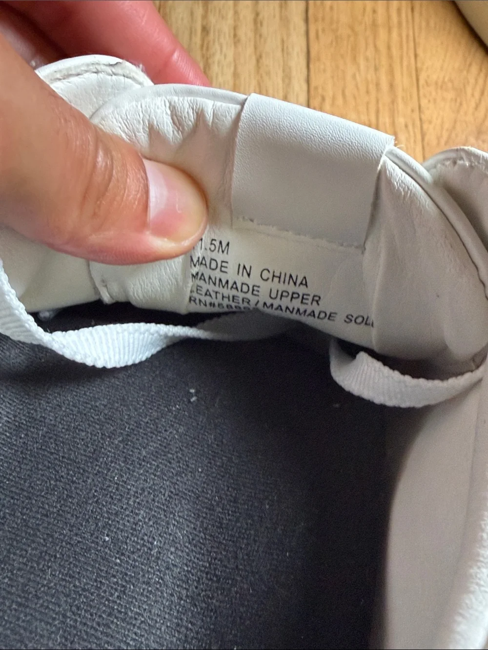 Minimalist Men’s White Leather Low-Top Sneakers